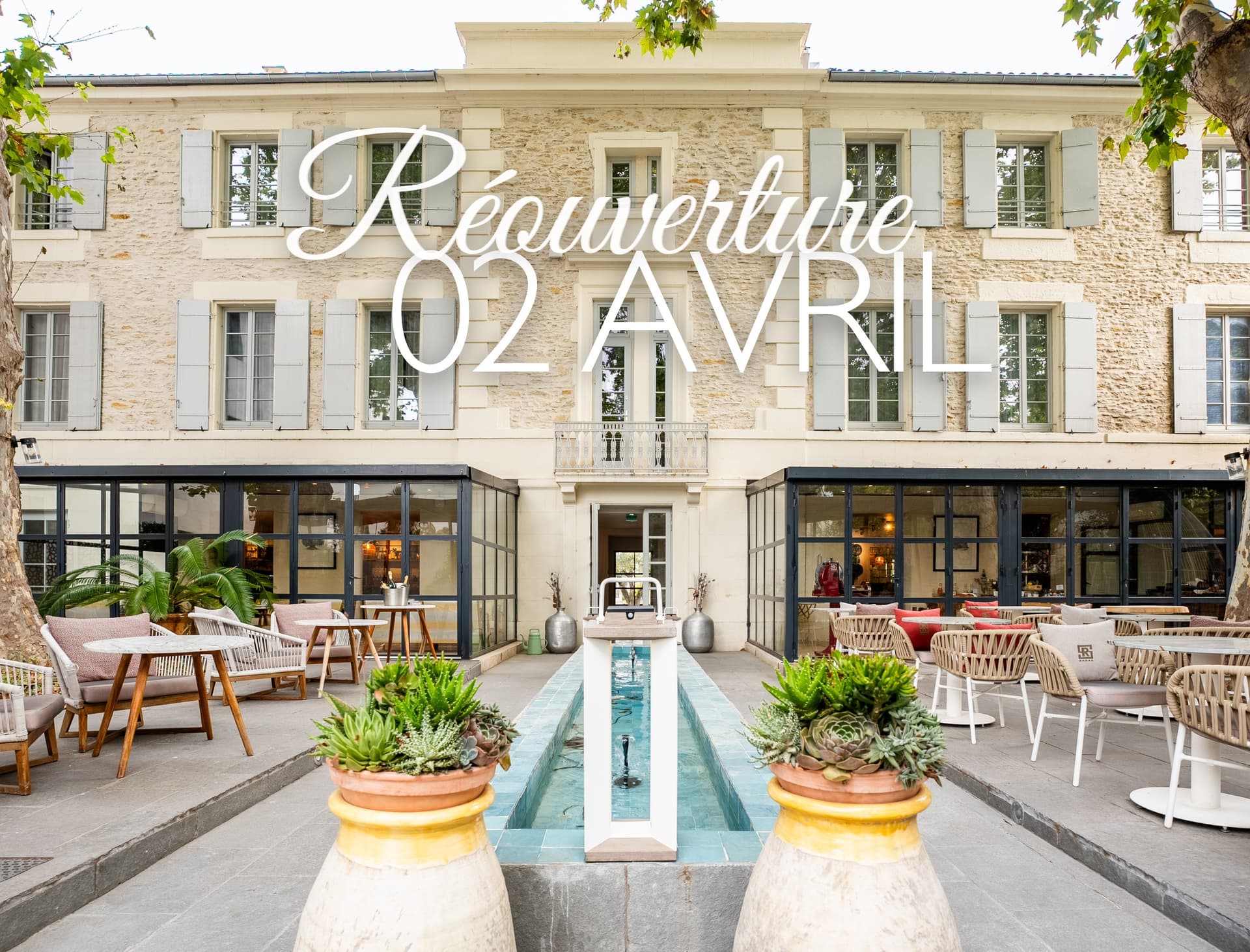 Réouverture hôtel 2 avril, terrasse et piscine.